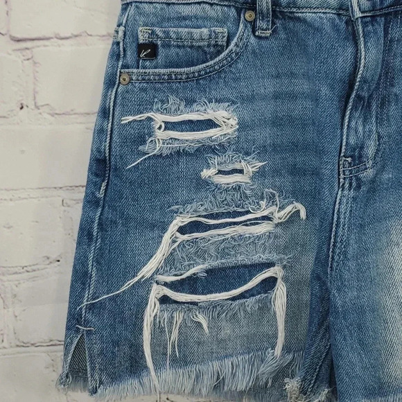 KanCan Medium Stone Wash Denim Shorts Size 7/27 - Picture 2 of 11